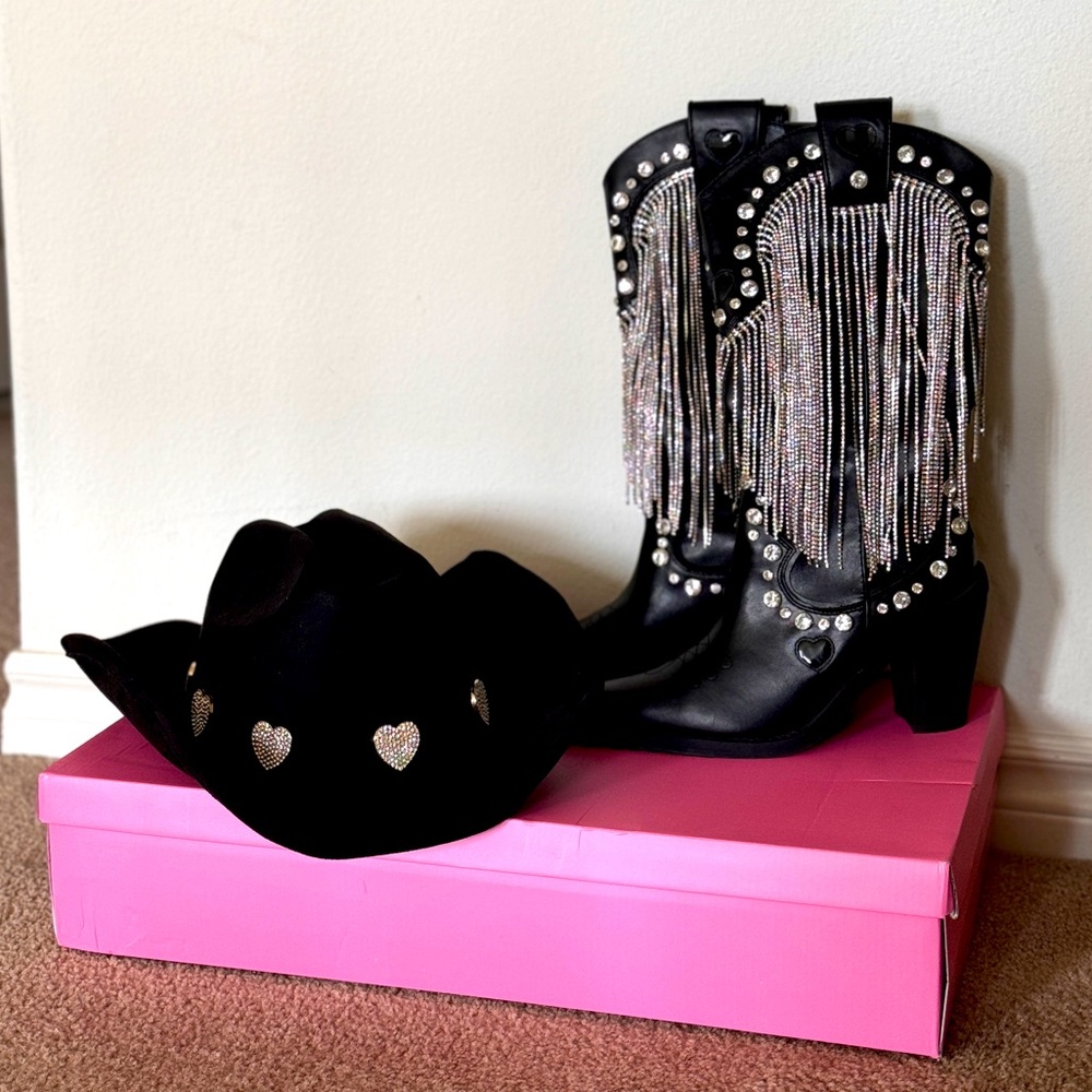 Sugar Thrillz Present Perfect Rhinestone Fringe Cowboy Boots Size 8 and Hat